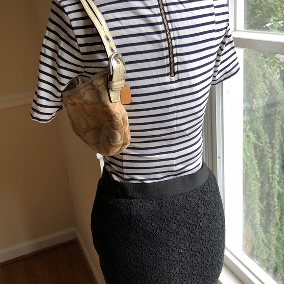 H&M navy/white stripe, exposed zipper tee - Picture 7 of 8